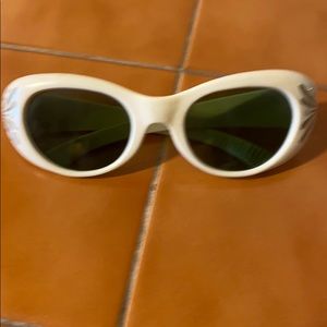 Very vintage sun glasses
